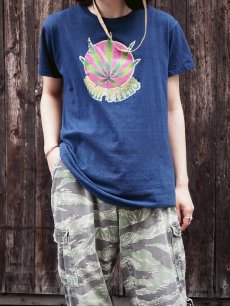 画像2: 70's USA製 "HIGH TIMES" ガンジャ ラメプリントTシャツ NAVY XL (2)