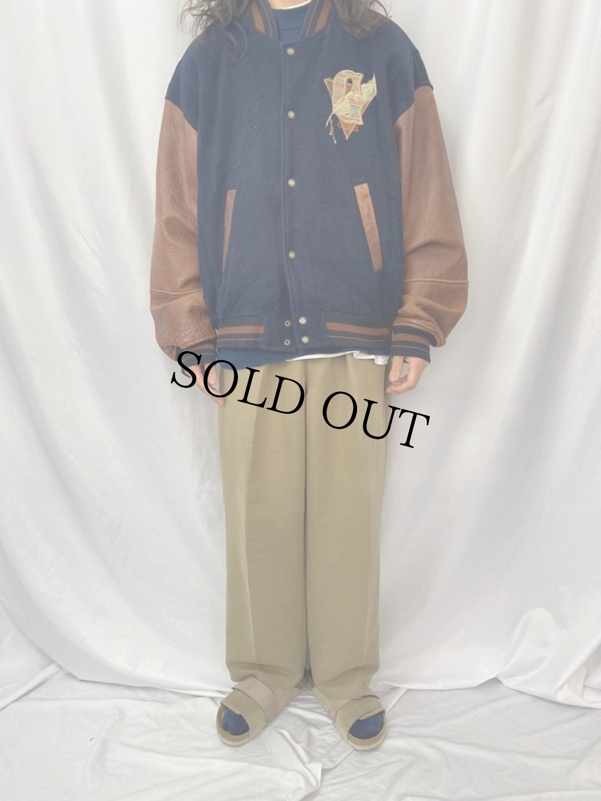 画像3: 90's〜 GUESS インディアン刺繍 レザー切り替えスタジャン L (3)