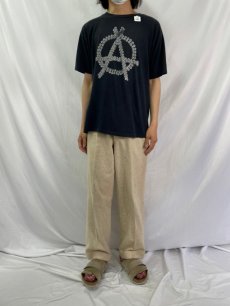 画像2: 80's USA製 ANARCHY パンクロックバンドTシャツ XL (2)