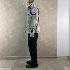 画像4: 90's Levi's 70507-0313 USA製 バンド缶バッチ&ワッペン付き カスタムデニムジャケット L (4)