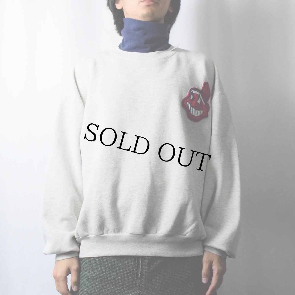 画像2: 90's Indians USA製 ワッペン付き レイヤードデザイン ハイネックスウェット XL (2)