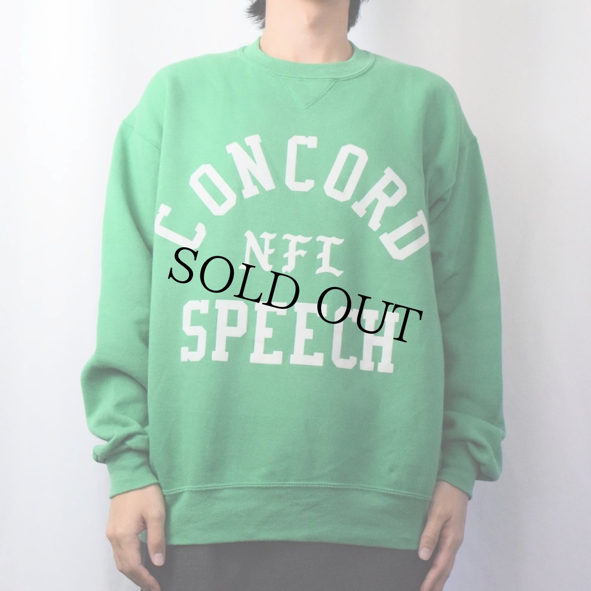 画像2: 90's〜 USA製 "CONCORD SPEECH" 前V プリントスウェット XL (2)