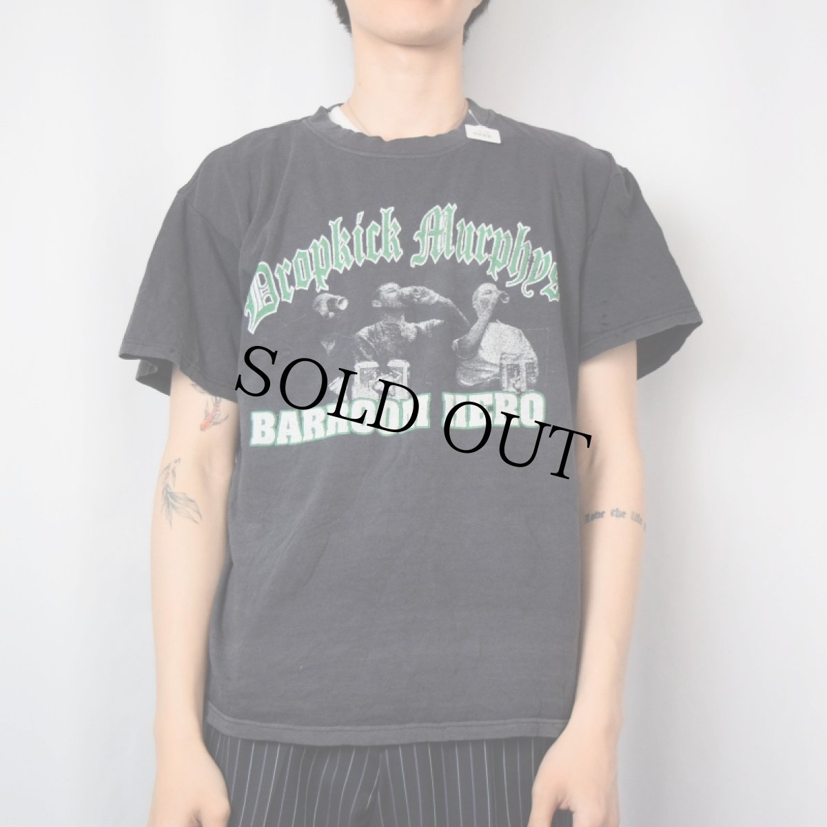 画像2: Dropkick Murphys "BARROOM HERO" ケルティック・パンク・バンドTシャツ (2)