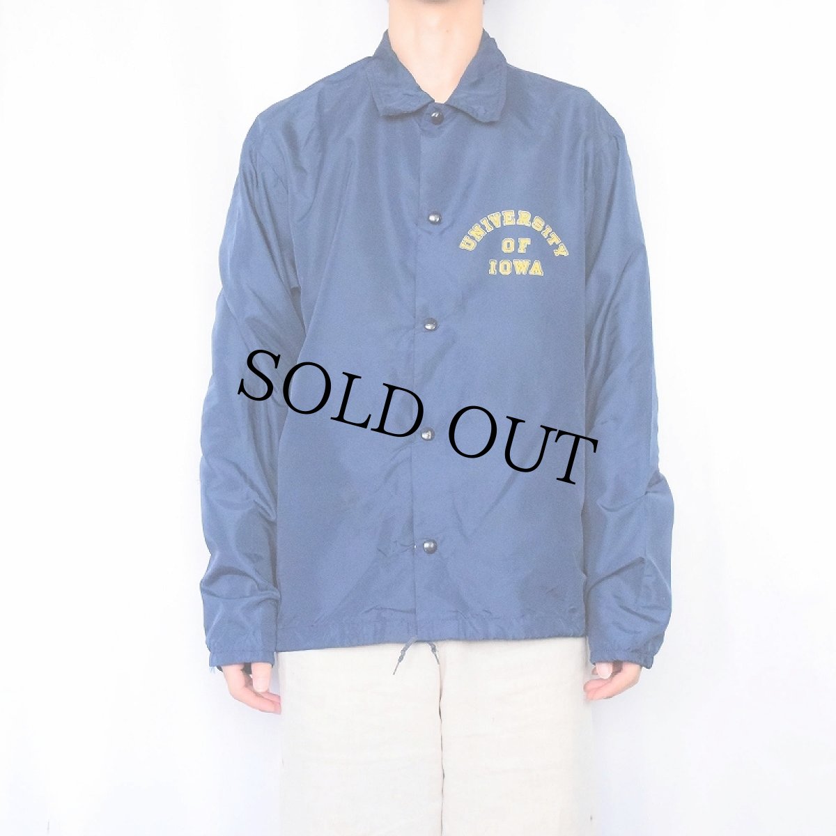 画像2: 70's Champion PRODUCTSタグ "UNIVERSITY OF IOWA" ナイロンコーチジャケット NAVY XL (2)