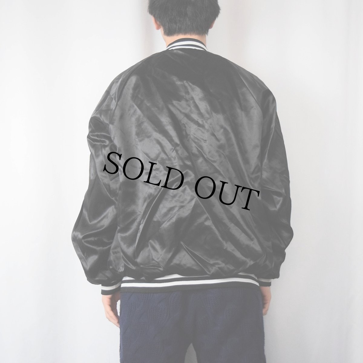 画像3: 90's USA製 "FRUIT OF THE ROOM" ロゴ刺繍 ナイロンスタジャン BLACK XL (3)