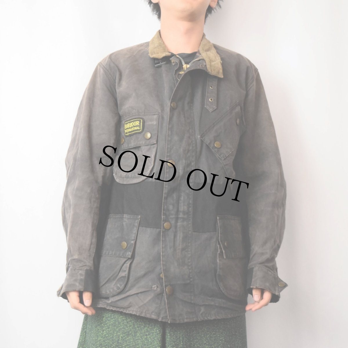 画像2: 90's Barbour ENGLAND製 "INTERNATIONAL SUIT" オイルドジャケット 3ワラント (2)