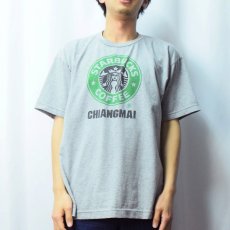 画像2: STARBUCKS COFFE "CHAINGMAI" ロゴプリントTシャツ L (2)