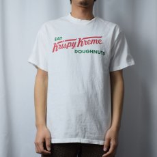 画像2: Krispy Kreme Doughnuts ドーナツショップ ロゴプリントTシャツ タグ付き未使用 M (2)
