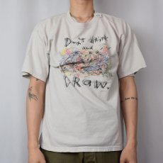 画像2: Fred Babb "Don't drink and Draw" アートプリントTシャツ L (2)