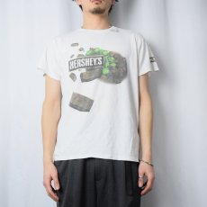 画像3: HERSHEY'S × HULK お菓子企業プリントTシャツ M (3)