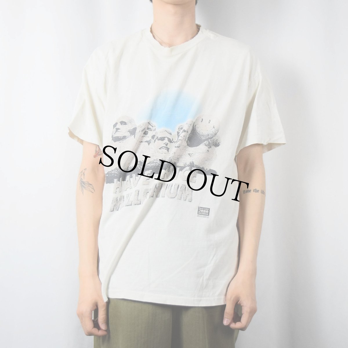 画像2: 2000's USA製 "HAVE A NICE MILLENIUM" モアイプリントTシャツ XL (2)