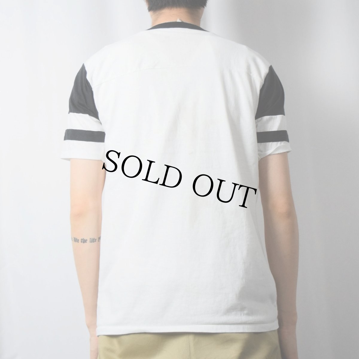 画像3: 90's USA製 "THE COLORADO ORE HOUSE 9th anniversary" シュールイラスト ヘンリーネック エロTシャツ L (3)