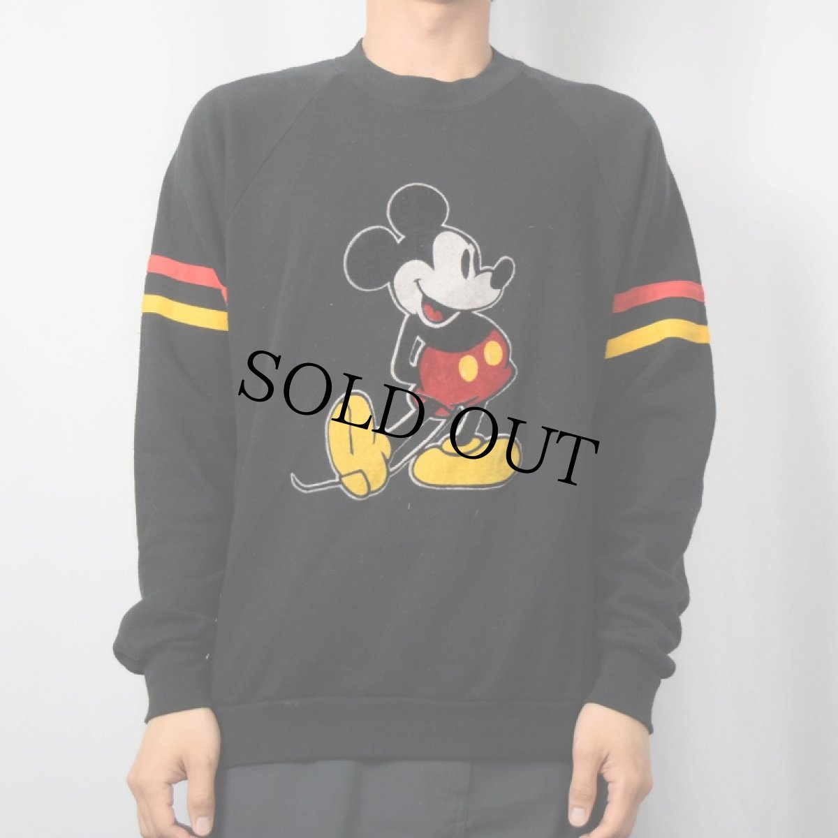 画像2: 80〜90's Disney MICKEY MOUSE USA製 フロッキープリント ラグランスウェット BLACK L (2)