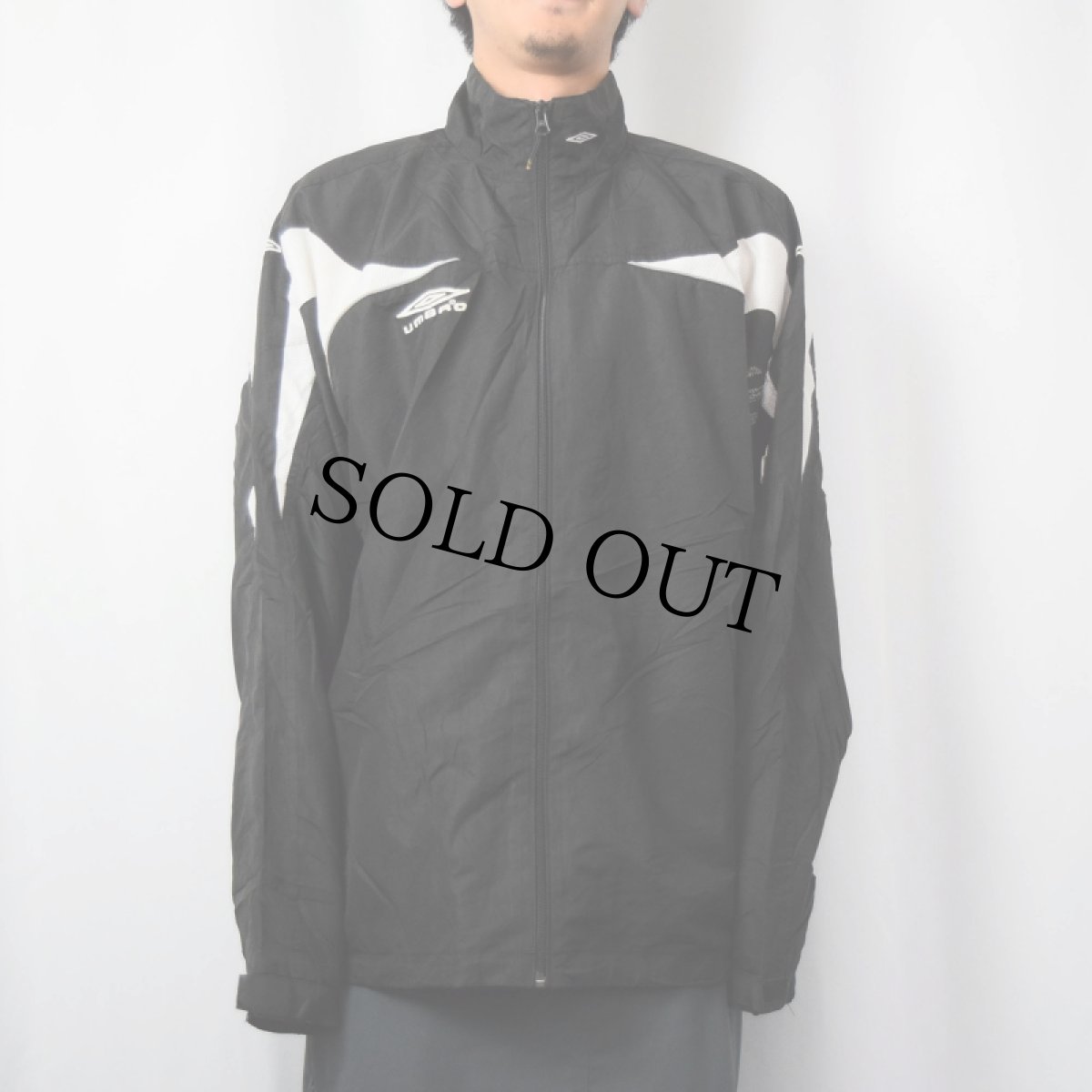 画像2: UMBRO ロゴ刺繍 メッシュ切り替え ジップジャケット BLACK XL (2)