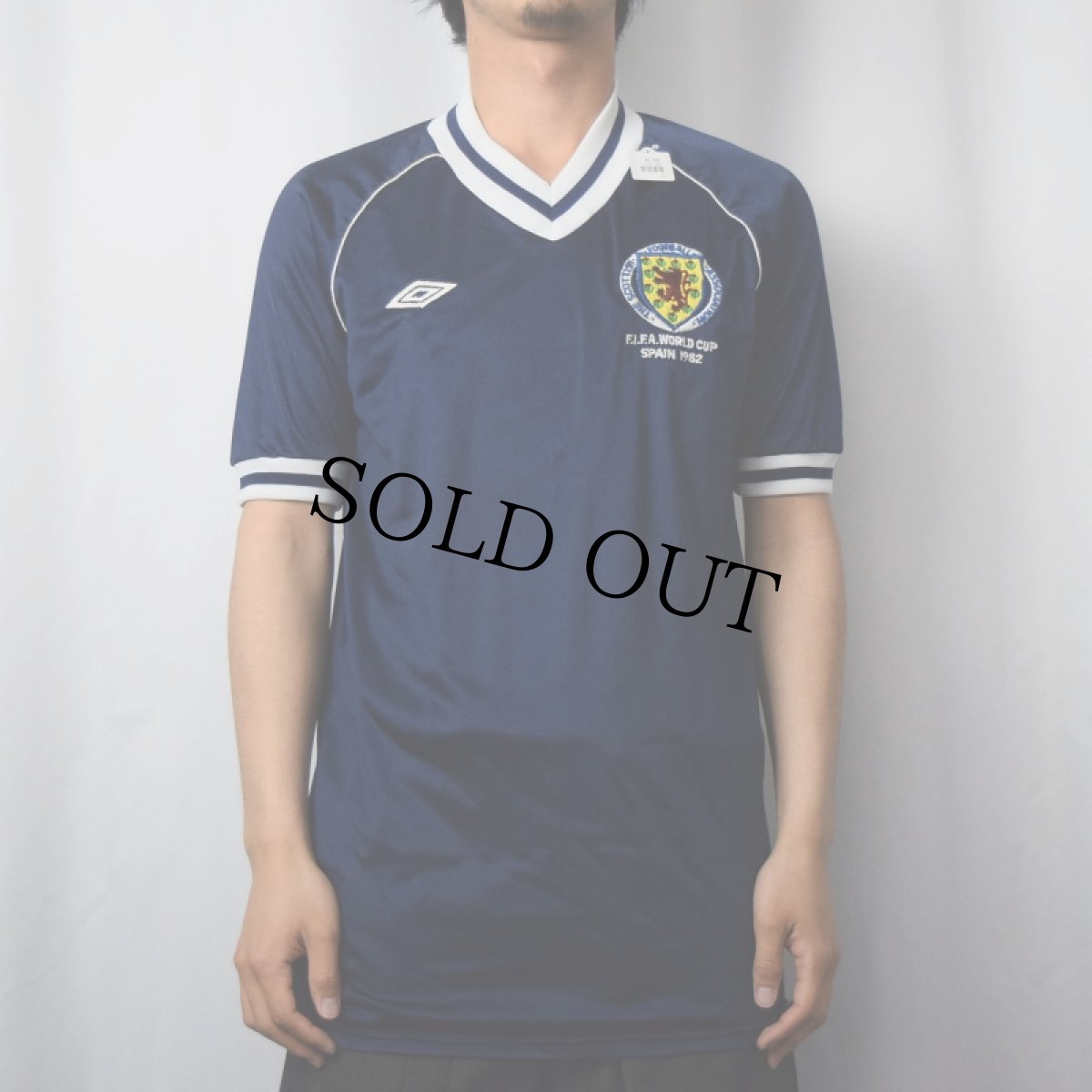 画像2: 60〜70's UMBRO "FIFA WORLD CUP SPAN 1982" ロゴ刺繍 フロッキープリント サッカーユニフォームシャツ NAVY (2)