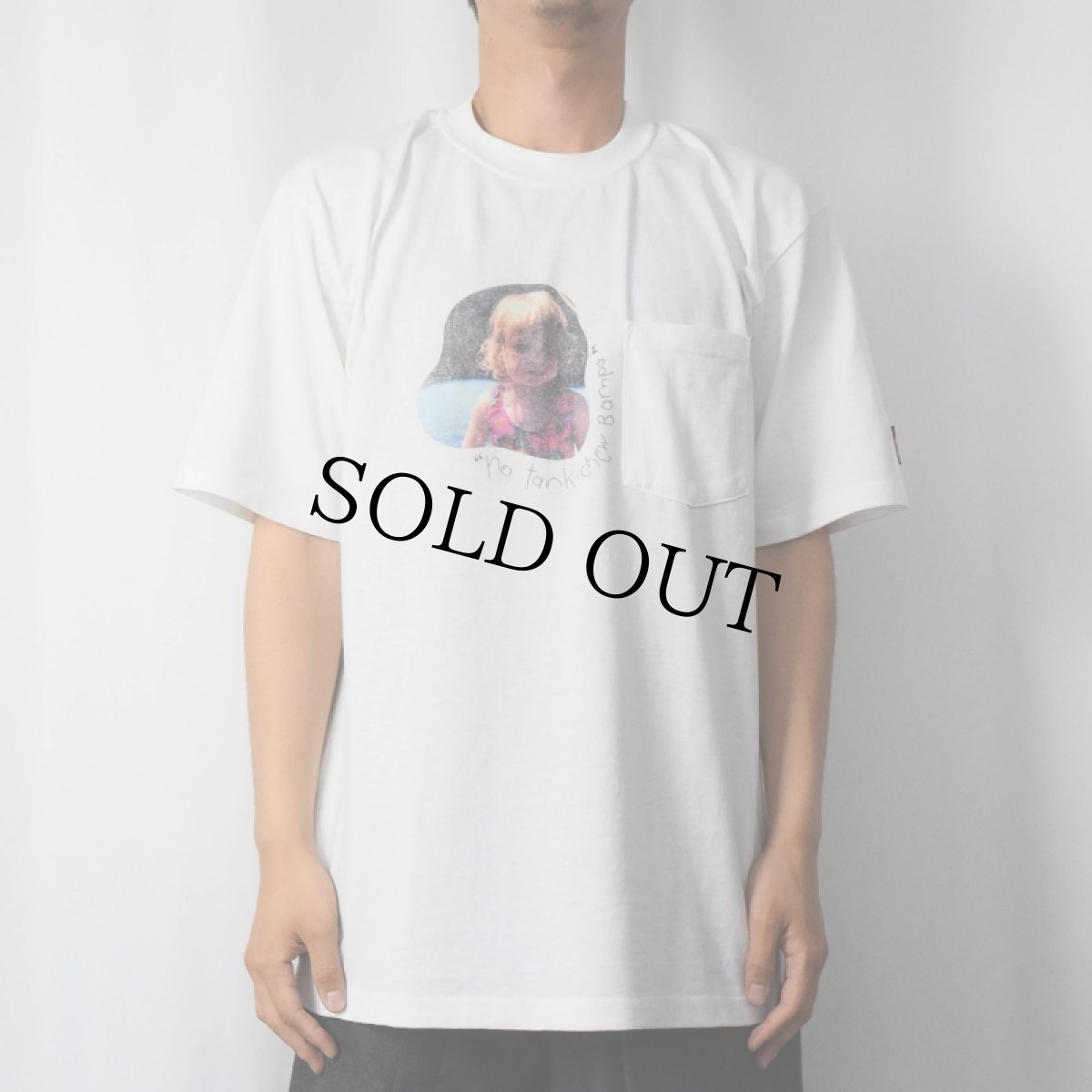 画像2: 90's CANADA製 "no take-chew Bampa" メモリアルフォトプリント ポケットTシャツ L (2)