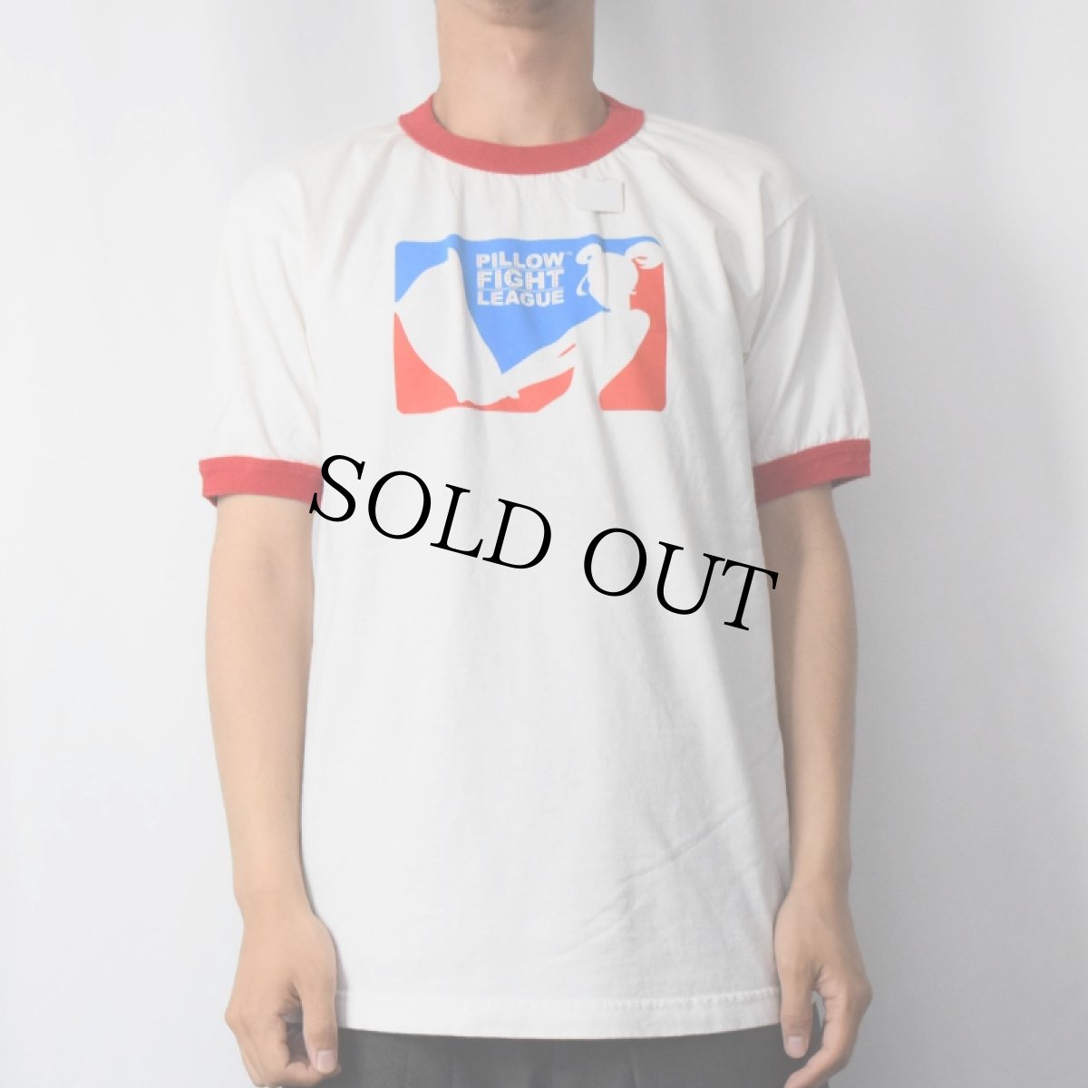 画像2: "PILLOW FIGHT LEAGUE" パロディプリントリンガーTシャツ M (2)