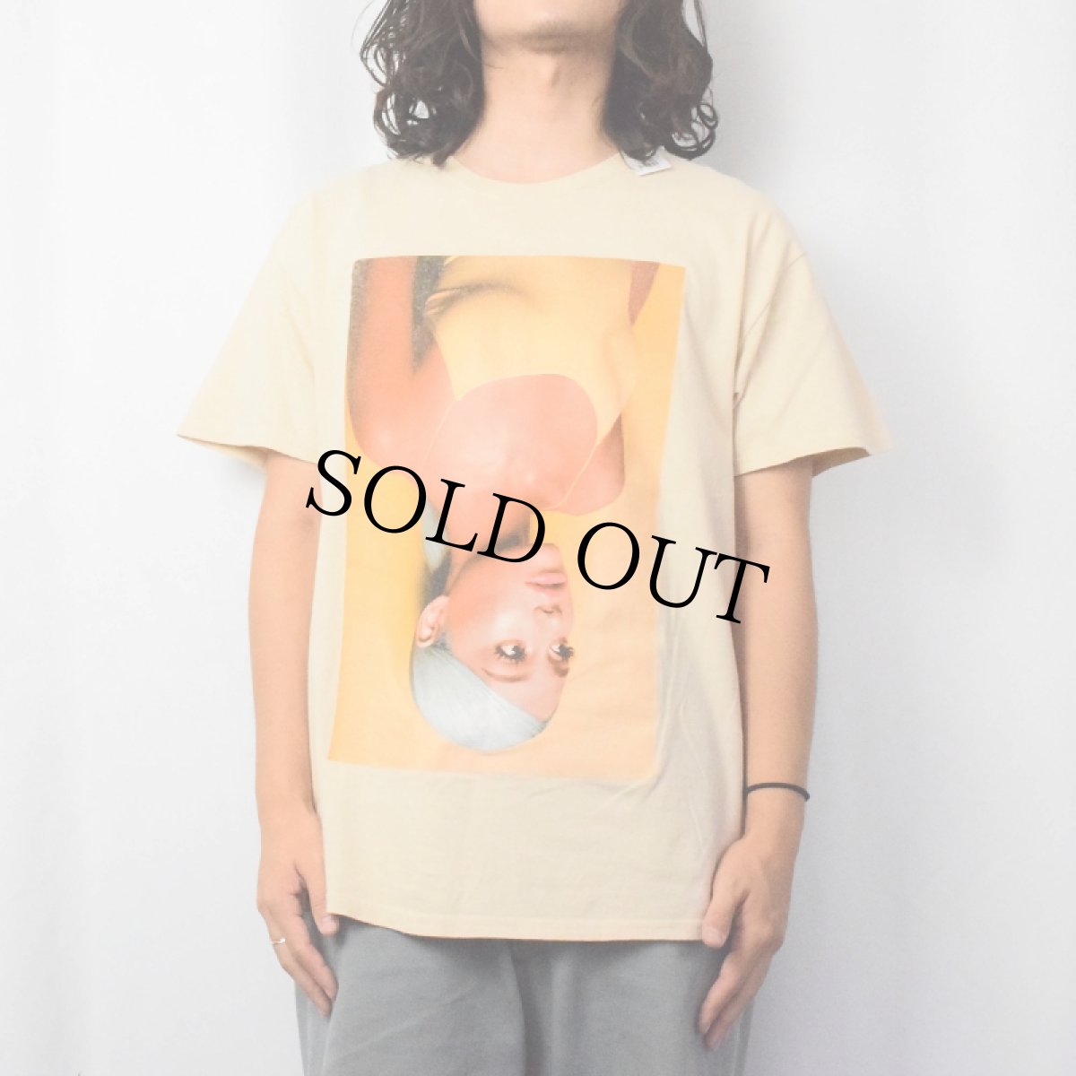 画像2: Ariana Grande "Sweetener" ミュージシャンプリントTシャツ L (2)