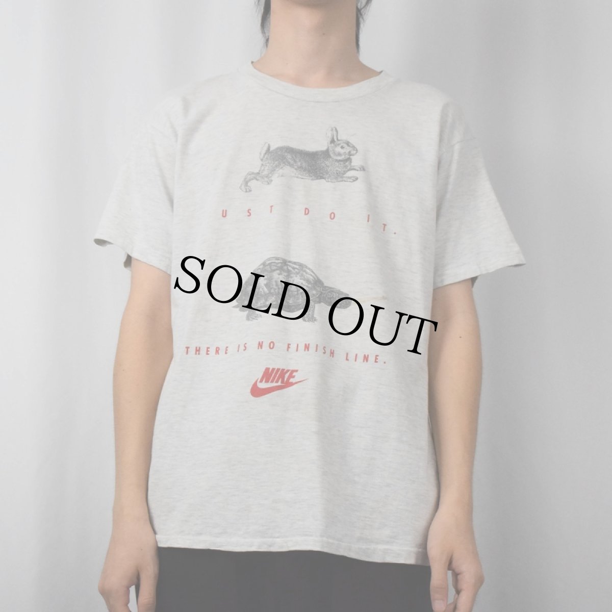 画像2: 90's NIKE 銀タグ USA製 ウサギと亀 プリントTシャツ M (2)