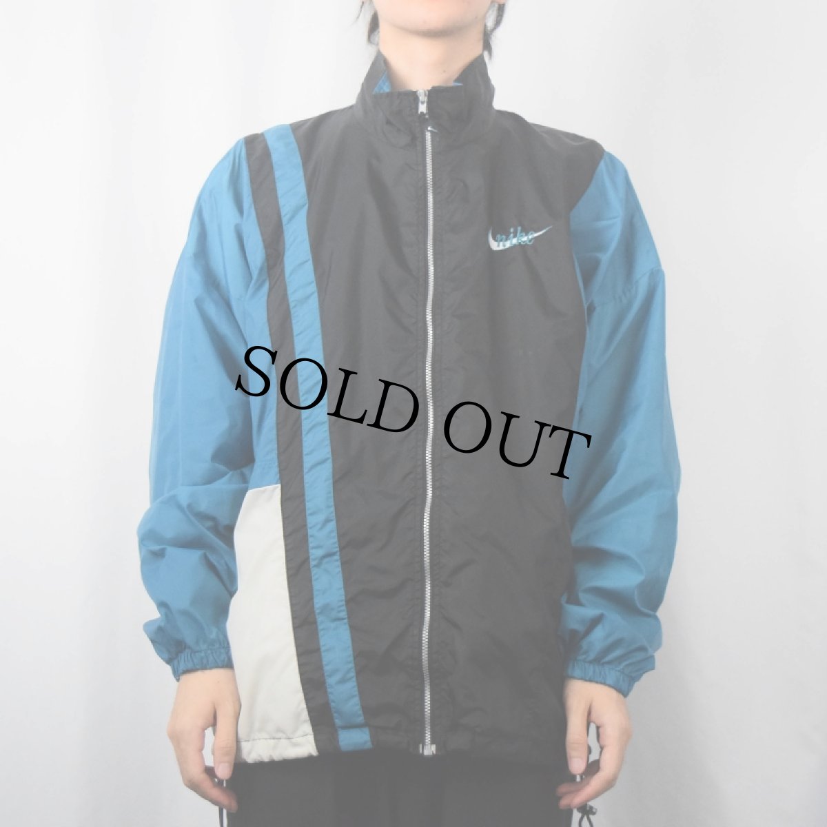 画像2: 90's NIKE 銀タグ ロゴ刺繍 切り替えデザイン ナイロンジャケット XXL (2)