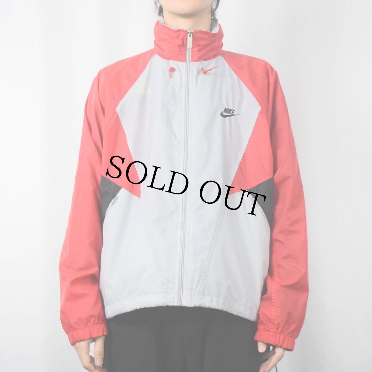 画像2: 90's NIKE 銀タグ ロゴ刺繍 切り替えデザイン ナイロンジャケット L (2)