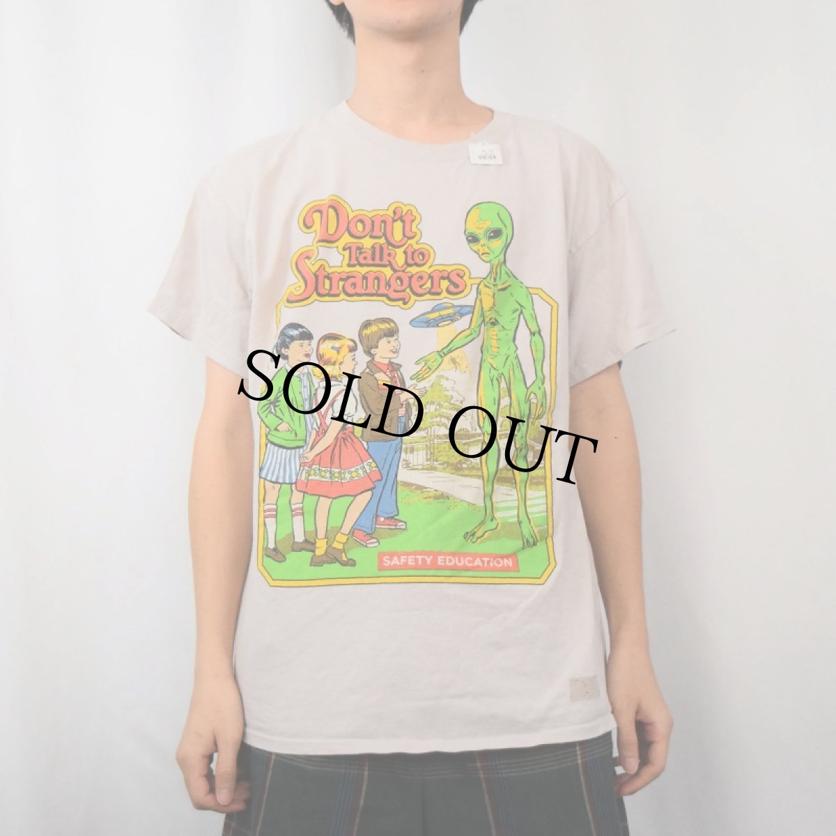 画像2: Steven Rhodes "Don't Talk to Strangers" イラストプリントTシャツ L (2)