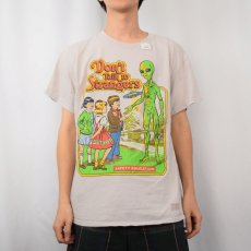 画像2: Steven Rhodes "Don't Talk to Strangers" イラストプリントTシャツ L (2)