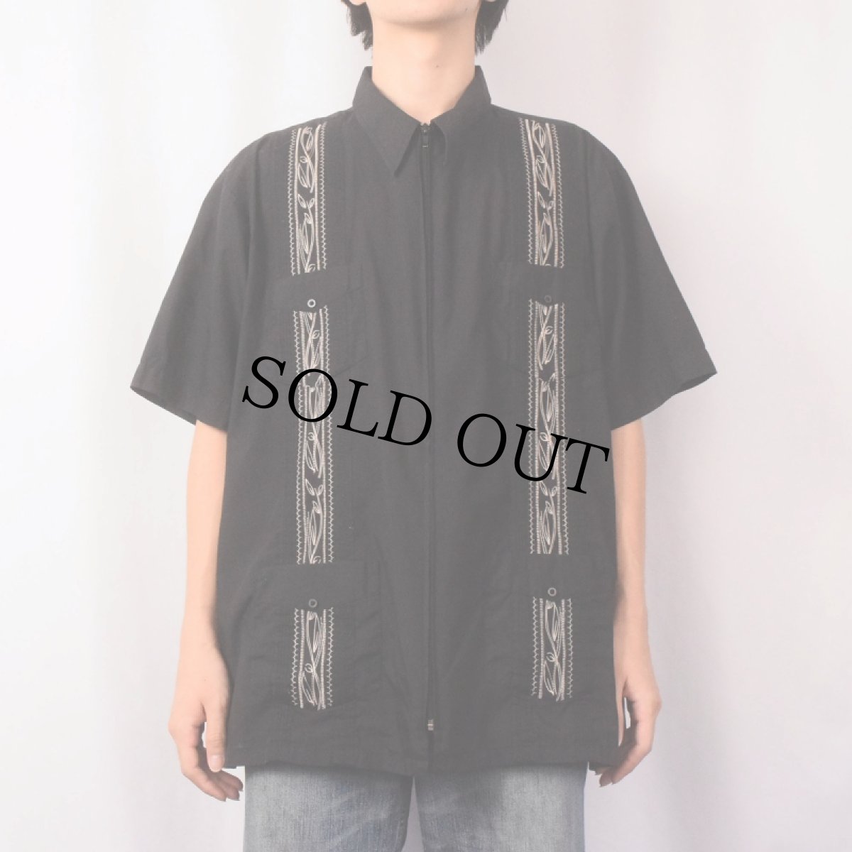 画像2: GUAYABERA フルジップ 刺繍デザイン キューバシャツ BLACK XL (2)