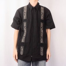 画像2: GUAYABERA フルジップ 刺繍デザイン キューバシャツ BLACK (2)