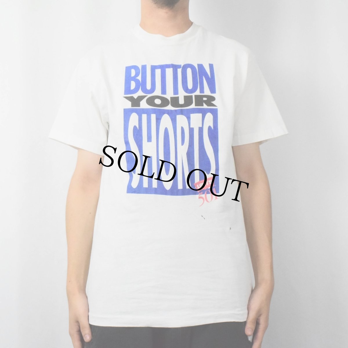 画像4: 90's Levi's USA製 "BUTTON YOUR SHORTS" プリントTシャツ M (4)