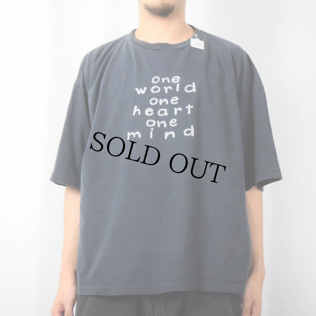画像2: 80〜90's USA製 "One world one heart one mind" メッセージプリントTシャツ ONESIZE (2)