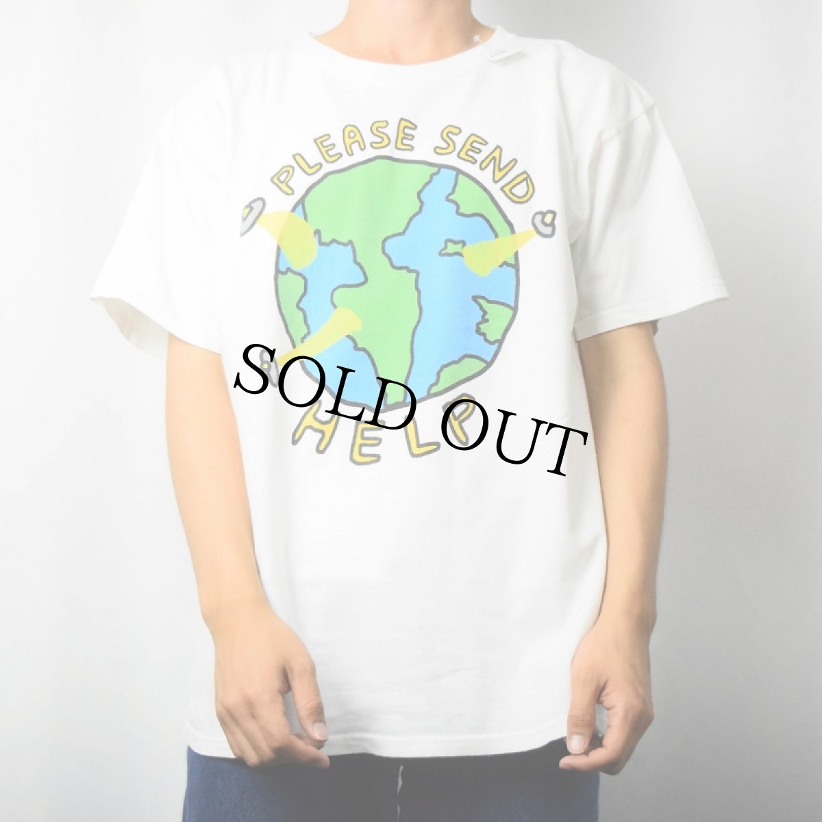 画像2: "PLEASE SEND HELP" シュールイラストプリントTシャツ (2)