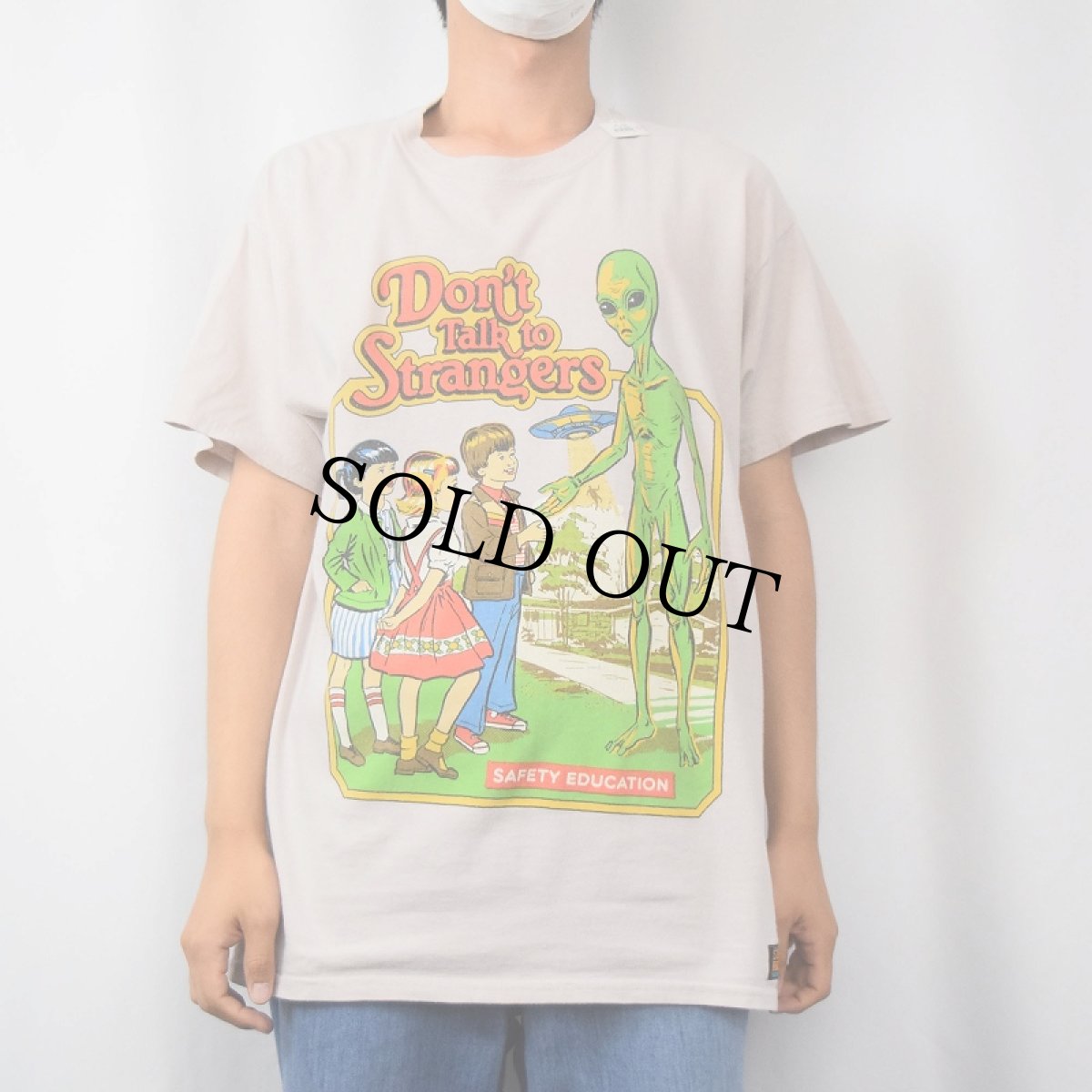 画像2: Steven Rhodes "Don't Talk to Strangers" イラストプリントTシャツ L (2)