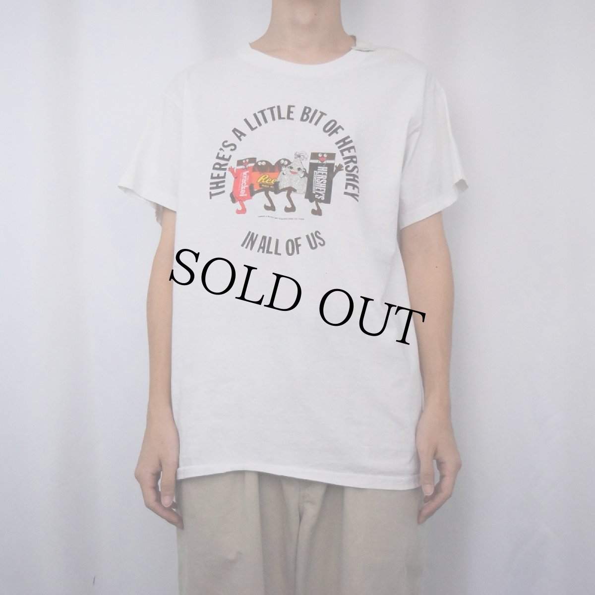 画像2: 70's HERSHEY'S USA製 "THERE'S A LITTLE BIT OF HERSHEY..." お菓子企業 キャラクタープリントTシャツ XL (2)