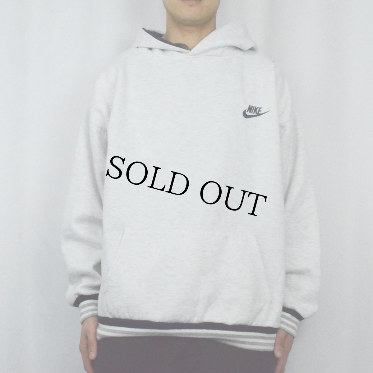 画像2: 90's NIKE 銀タグ USA製 ロゴ刺繍 リブボーダー スウェットフーディー L (2)