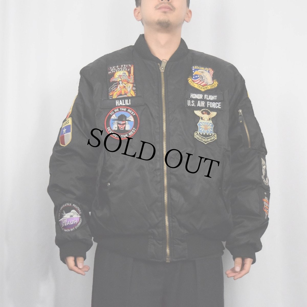 画像4: 80〜90's OMNI ACTIVE FORCE "MA-1 TYPE" ワッペン付き ナイロンジャケット BLACK XL (4)