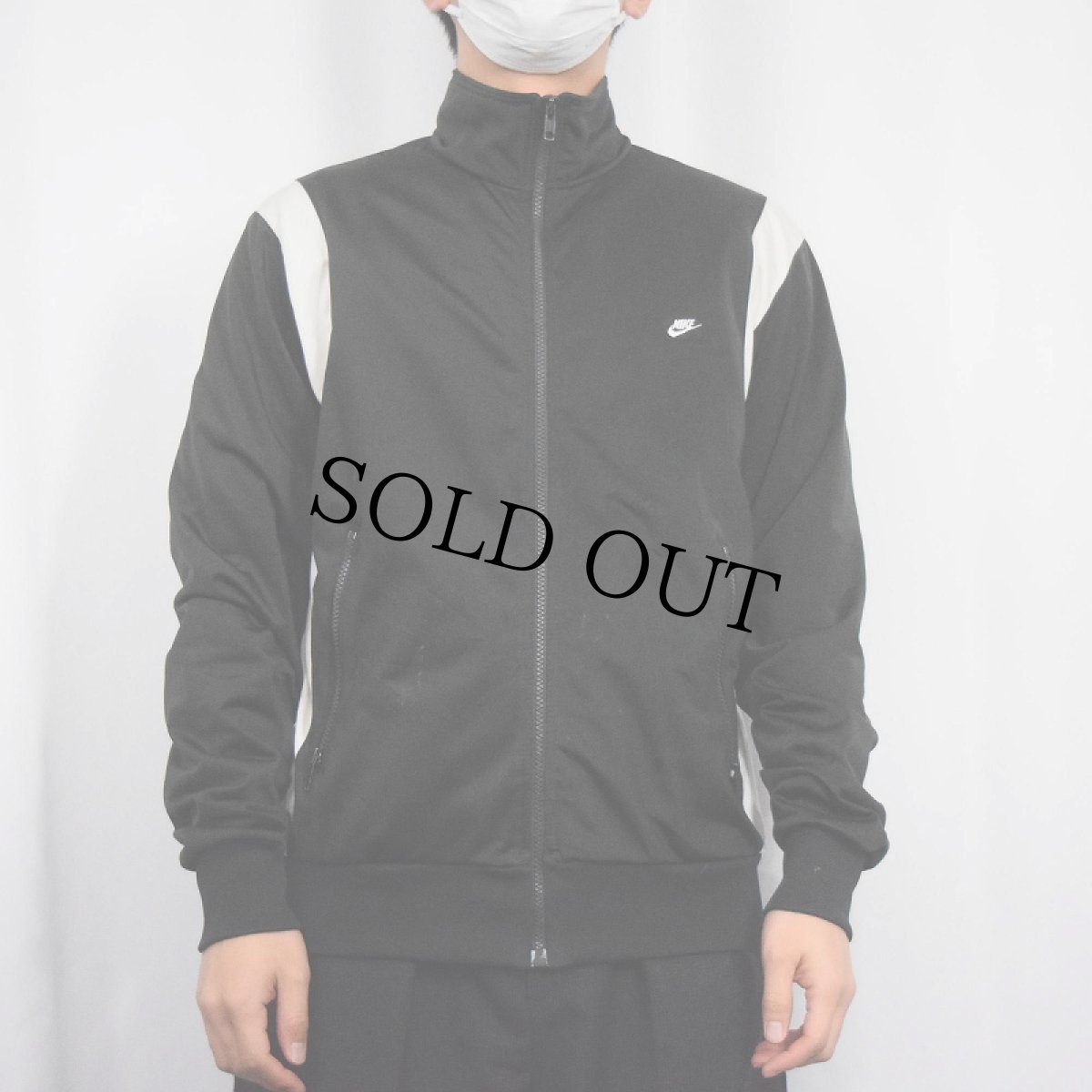 画像2: 90's NIKE 銀タグ ロゴ刺繍 トラックジャケット BLACK L (2)