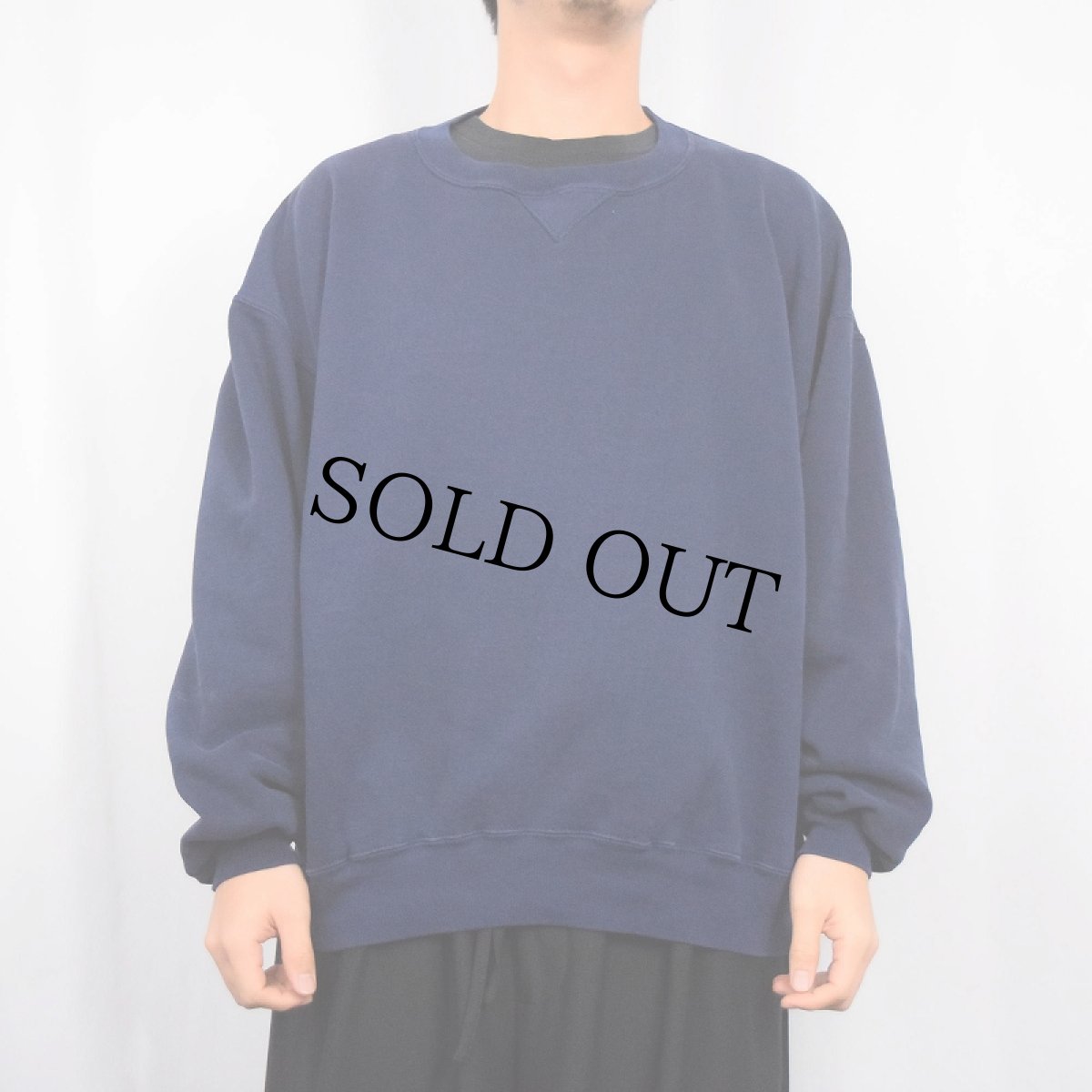 画像2: 90's RUSSELL ATHLETIC USA製 前V 無地スウェット NAVY XXL (2)
