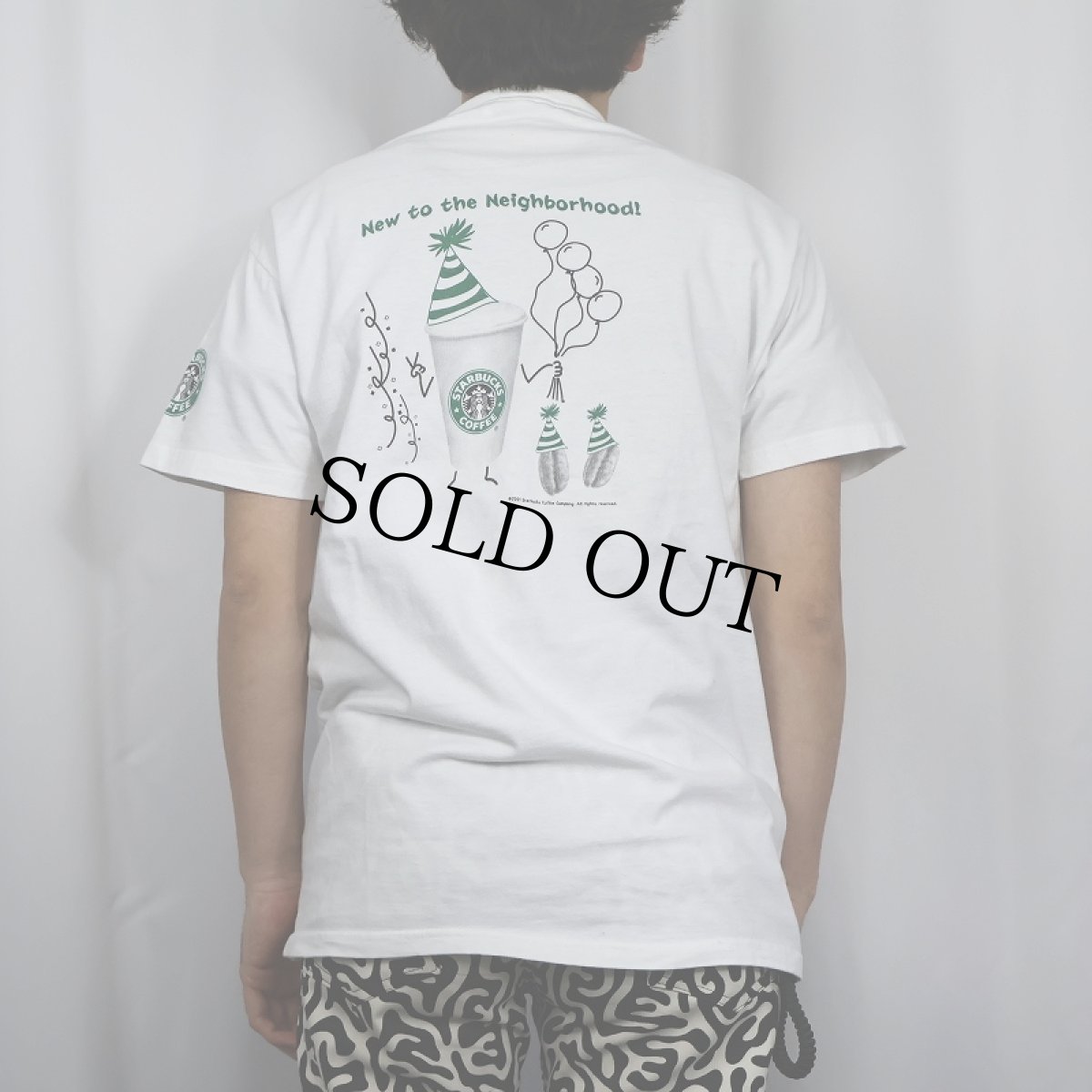 画像4: 2000's STARBUCKS COFFEE "New to the Neighborohood!" プリントTシャツ M (4)
