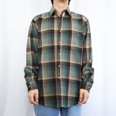 画像2: 70's PENDLETON USA製 オンブレーチェック柄 エルボーパッチ付き ウールシャツ M (2)