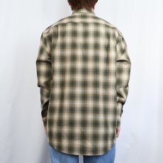 画像3: 90's PENDLETON オンブレーチェック柄 ウールボタンダウンシャツ M (3)