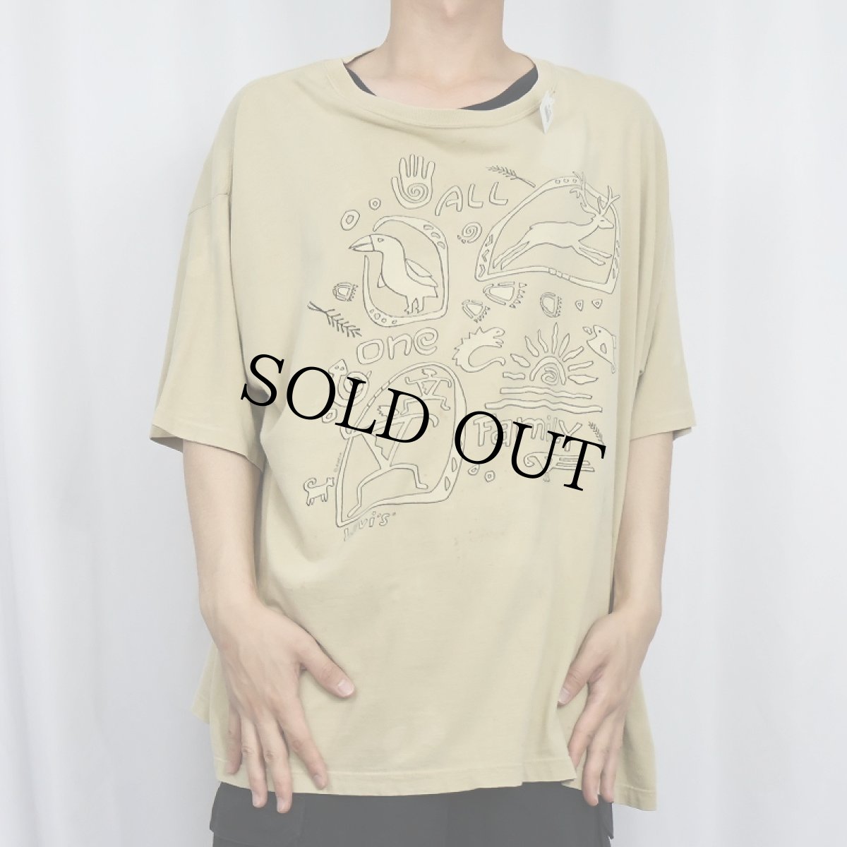 画像2: 90's Levi's USA製 "ALL ONE FAMILY" イラストプリントTシャツ L (2)