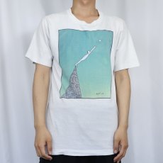 画像2: 90's Richard Stine USA製 "Man Reaching For A Star" アートプリントTシャツ M (2)
