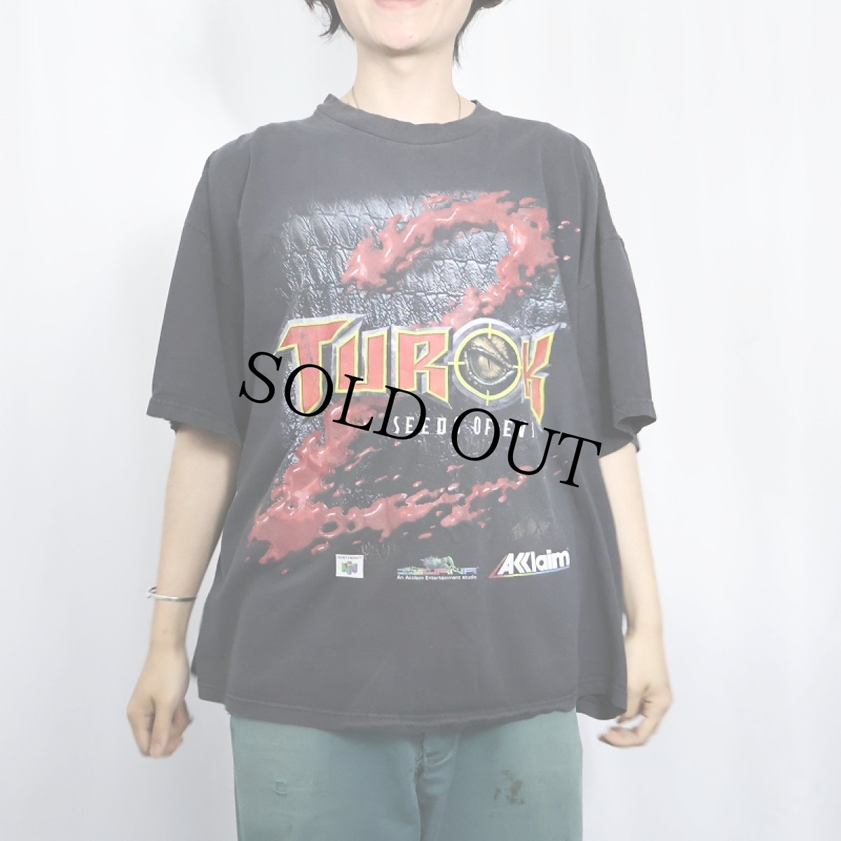 画像2: 90's Nintendo TUROK ビデオゲームプリントTシャツ (2)