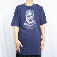 画像2: 90's Ernest Hemingway USA製 作家プリントTシャツ NAVY L (2)