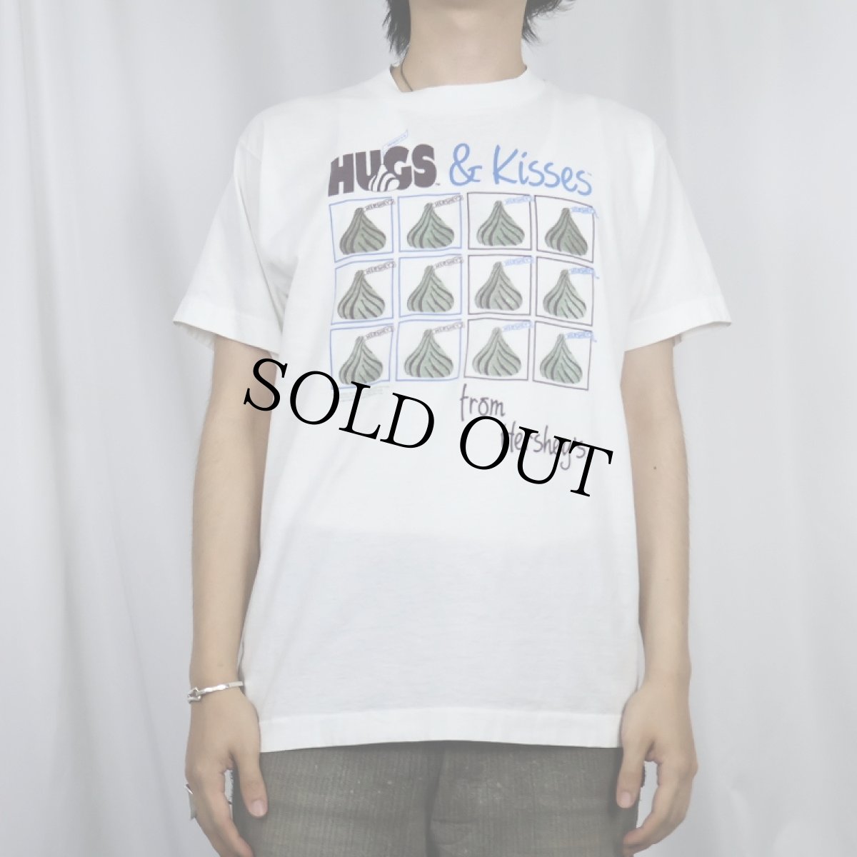 画像2: 90's HERSHEY'S USA製 "HUGS & KISSES" お菓子企業プリントTシャツ M (2)
