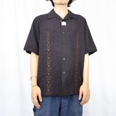 画像2: Cubavera 刺繍デザイン キューバシャツ BLACK S (2)