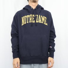 画像2: Champion REVERSE WEAVE "NOTRE DAME" プリントスウェットフーディー NAVY M (2)