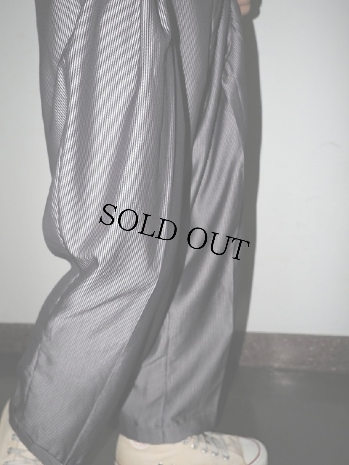 画像4: ストライプ柄 インバーテッドプリーツ シャイニースラックス W37 (4)