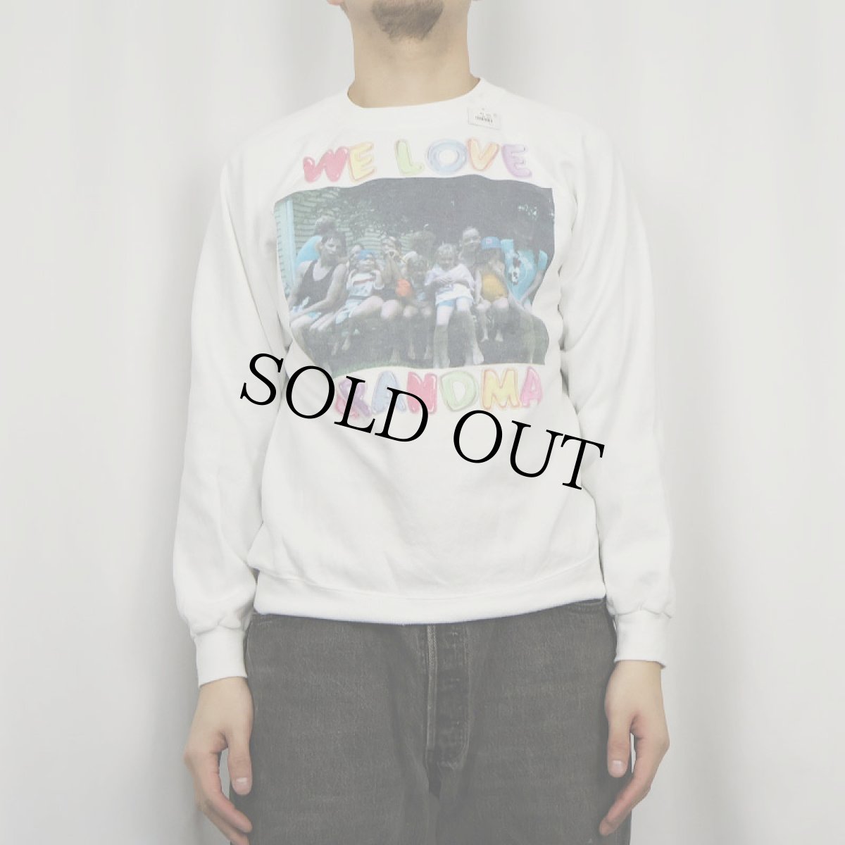 画像2: 80's USA製 "WE LOVE GRANDMA" メモリアルフォトプリントスウェット L (2)